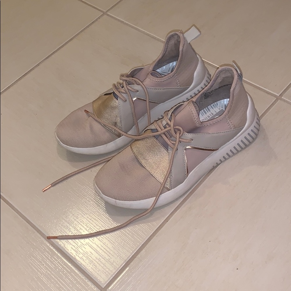 dv blush pink sneakers